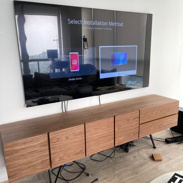 One Wall, Big Difference: Why Miami Homes Are Going Vertical with Their Screens