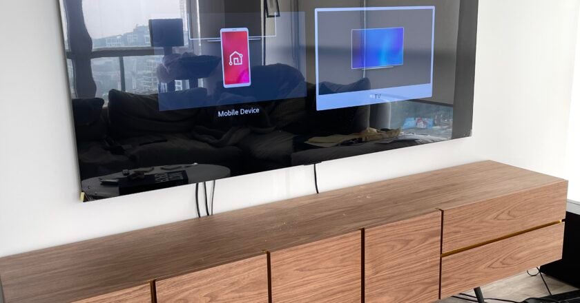 One Wall, Big Difference: Why Miami Homes Are Going Vertical with Their Screens
